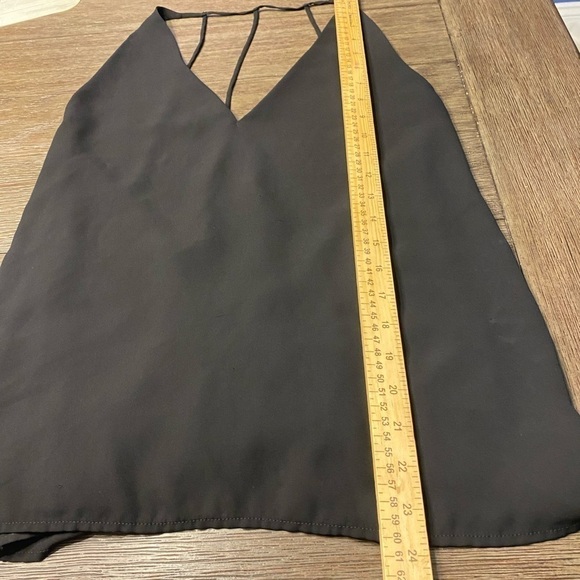 Women's Express Simple V-Neck Tank Solid Color Black Cut Out Back Size Small. - Picture 4 of 7